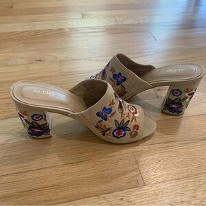 Women’s ALDO Tan Faux Suede Floral Embroidered Heeled Bohemian Mules Sz 8.5